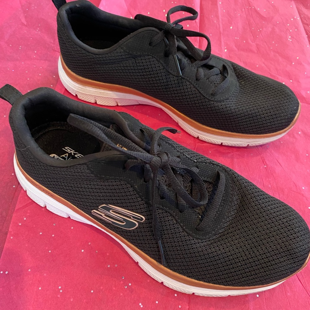Skecher’s Flex-Lite Sneakers Size 9.